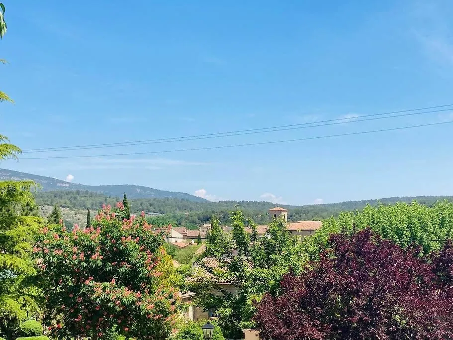 Hébergement de vacances Charmante petite maison de village au centre Correns France